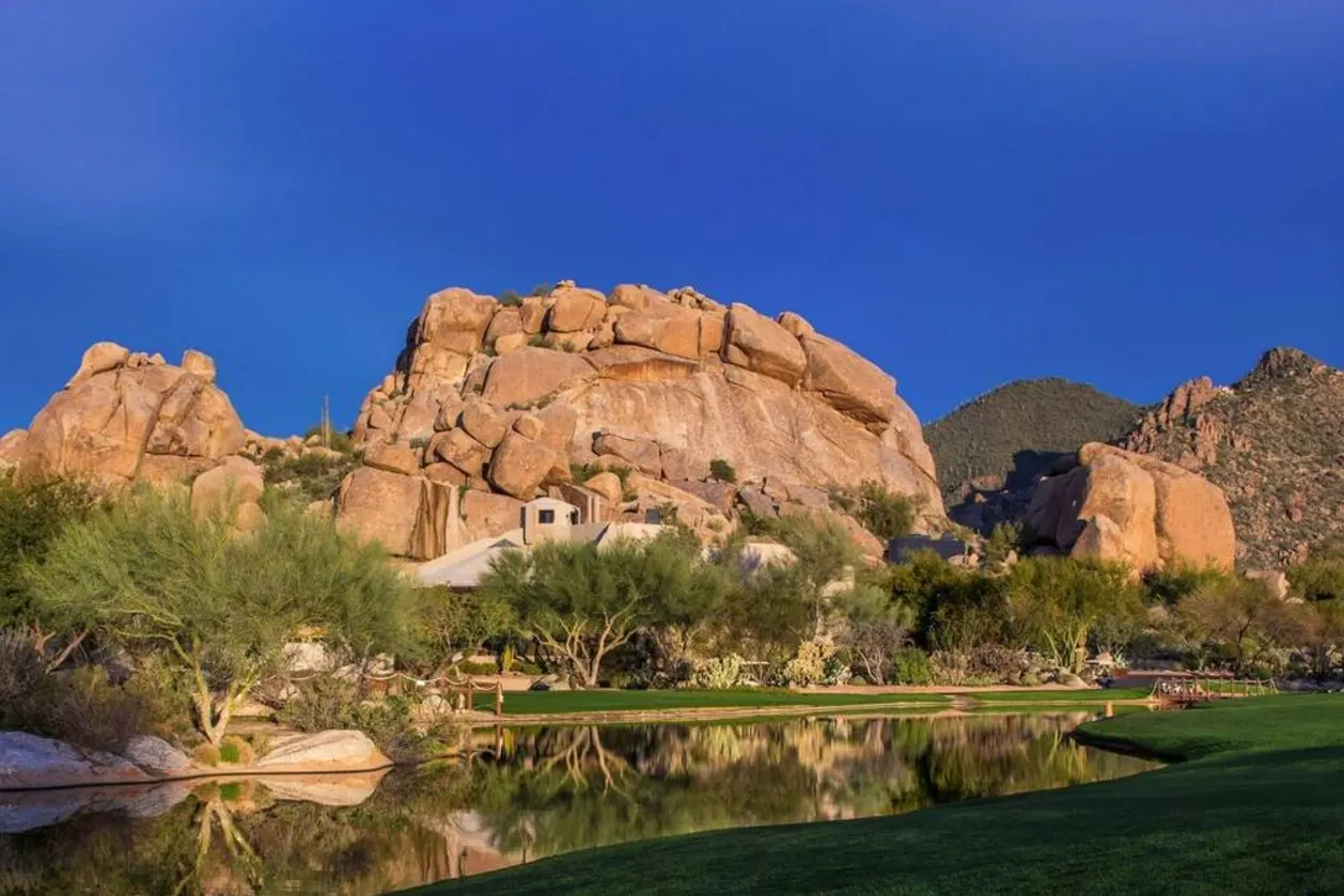 Boulders Resort & Spa golf course & lake